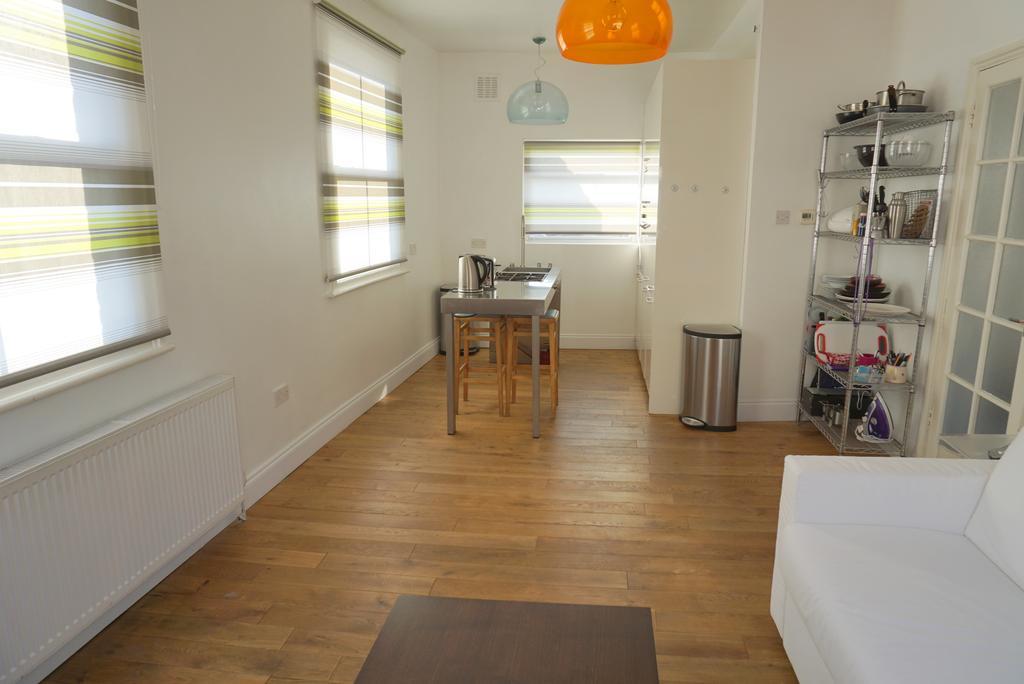 Landor Road London Apartment Номер фото
