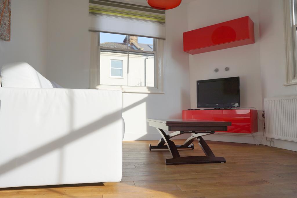 Landor Road London Apartment Номер фото